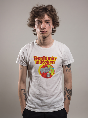 Model traegt Benjamin Bluetchen Button Shirt